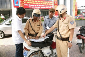 Chống người thi hành công vụ có thể đối mặt án tù lên đến 20 năm hoặc chung thân