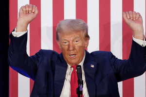 Đánh thuế 100% với nước từ bỏ USD: Thế khó của Mỹ và tính toán của Donald Trump