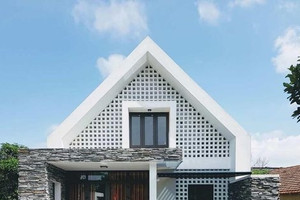Ngôi nhà cấp 4 gác lửng với chi phí xây dựng 800 triệu đồng ở Quảng Bình gây ấn tượng mạnh trên báo chí quốc tế