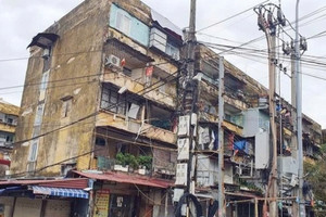 Ảnh hưởng hậu bão Yagi, thành phố lớn thứ 3 Việt Nam di dời khẩn cấp hàng trăm hộ dân ra khỏi tòa chung cư hơn 30 năm tuổi