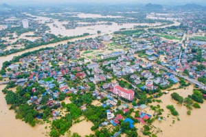 Hàng loạt doanh nghiệp niêm yết chung tay cứu trợ đồng bào vùng lũ