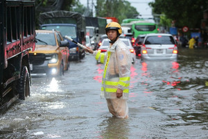 Cấm phương tiện vào cao tốc Pháp Vân - Cầu Giẽ do ngập sâu