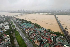 Lũ trên sông Hồng lên nhanh, Hà Nội tập trung ứng phó