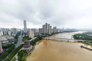 Trung Quốc: Mưa lớn tiếp tục hoành hành gây lũ lớn tại các tỉnh giáp Việt Nam