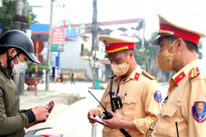 Từ bây giờ, bắt buộc phải mang theo 6 loại giấy tờ này nếu không muốn bị phạt khi chưa tích hợp VNeID