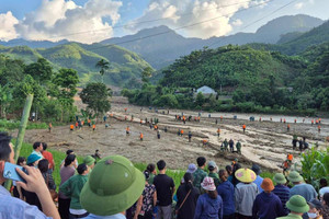 Thêm 3 người ở Làng Nủ tìm về báo tin an toàn