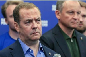 Cựu Tổng thống Medvedev cảnh báo 'Nga có lý do dùng vũ khí hạt nhân'