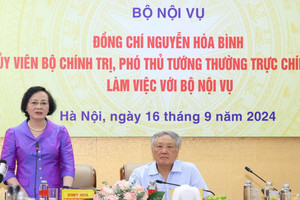 Hơn 7.000 viên chức có thể được chuyển thành công chức hợp đồng