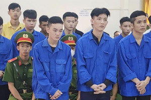 Tuyên án 16 thanh thiếu niên gây ra loạt vụ cướp ở miền Tây