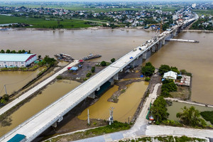 Hợp long cầu vượt sông Đào trong dự án đường hơn 5.000 tỷ đồng tại Nam Định