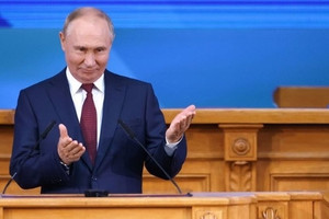 Tổng thống Putin ca ngợi vẻ đẹp tâm hồn của phụ nữ Nga