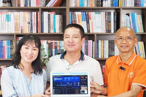 NSƯT Chí Trung livestream bán sách ủng hộ đồng bào vùng lũ