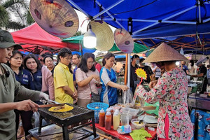 Chàng rể Việt bán bánh tráng nướng ở Thái Lan, kiếm vài triệu/ngày 'nhẹ tênh'