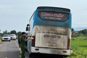 Vụ tai nạn 2 vợ chồng ở Đắk Lắk tử vong: Tài xế xe khách chạy lấn làn