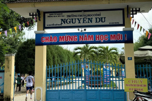 Phụ huynh vào tận lớp đánh học sinh lớp 8