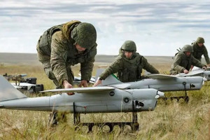 UAV dùng mạng nơ-ron thần kinh, cõng drone cảm tử vượt chiến hào Ukraine