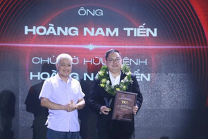 Ông Hoàng Nam Tiến nhận giải ‘Nhà sáng tạo nội dung số vì cộng đồng’: Luôn vui vì đã mang đến những kinh nghiệm sống ‘miễn phí’ cho người trẻ