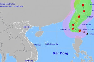 Bão Krathon giật trên cấp 17 đang hoạt động gần Biển Đông, Việt Nam ảnh hưởng thế nào?