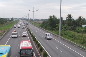 Từ hôm nay, tốc độ tối đa cho phép trên đường bộ cao tốc không vượt quá 120km/h