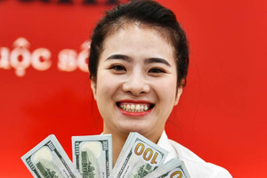 Giá USD ngân hàng tăng nhanh, USD tự do tiếp đà giảm mạnh