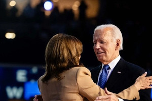 Truyền thông Mỹ nói Tổng thống Biden 'chạnh lòng' với bà Harris