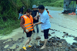 Mưa lớn gây ngập ở Lâm Đồng, nhiều người dân bị cô lập