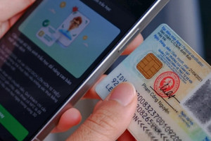 Từ 1/1/2025, tài khoản chưa xác thực sinh trắc học chỉ được giao dịch tại quầy