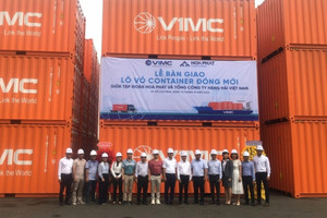 Thoát thế 'đu đỉnh' mảng container, Hòa Phát (HPG) liên tiếp ẵm nhiều đơn hàng lớn sau một năm