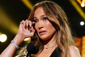 Jennifer Lopez nói về Ben Affleck: 'Nỗi đau ly hôn giết chết tôi mãi mãi'