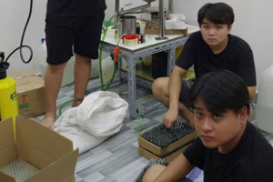 Bắt nhóm đối tượng sản xuất hàng giả đem bán trên Shopee