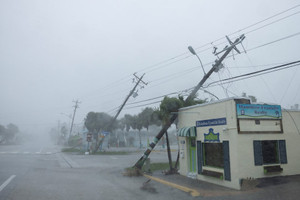 Mỹ: Siêu bão Milton vừa đổ bộ đã gây thiệt hại ở Florida