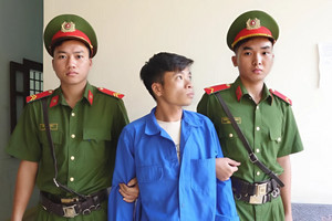 Danh tính nam thanh niên chế tạo 12 'bom xăng' tấn công 4 chi nhánh ngân hàng