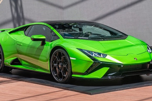 Bất ngờ những phụ kiện giá bèo tặng cho khách mua siêu xe Lamborghini