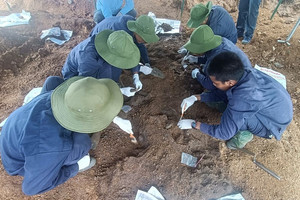 Đào đất xây nhà, người đàn ông Gia Lai phát hiện nhiều vật dụng của bộ đội: Lực lượng chức năng vào cuộc, bóc tách được 32 hài cốt liệt sĩ