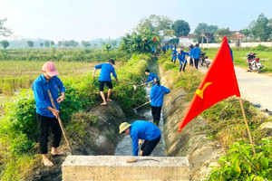 Hàng nghìn đoàn viên thanh niên nạo vét kênh mương, hưởng ứng ngày toàn dân làm thủy lợi