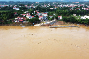 Khẩn cấp tháo cầu phao Phong Châu