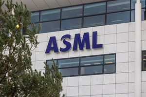 ASML 'đánh rơi' 60 tỷ USD sau khi cổ phiếu lao dốc mạnh nhất 26 năm, mất ngôi tập đoàn công nghệ lớn nhất châu Âu