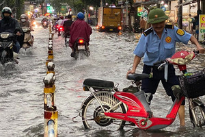 Hôm nay, TPHCM đạt đỉnh triều cường kèm mưa lớn, nguy cơ ngập nặng