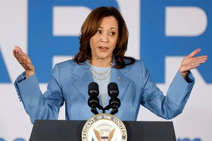 Kamala Harris tụt dốc