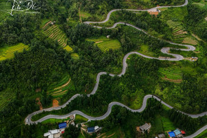 Cung đường 'ngựa chùn bước, người nhức chân' ở Hà Giang, đẹp như Thụy Sĩ thu nhỏ