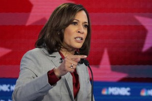 Bà Kamala Harris: ‘Ông Trump không xứng đáng lãnh đạo nước Mỹ’