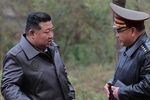 Hình ảnh Chủ tịch Triều Tiên Kim Jong Un đi thăm căn cứ tên lửa chiến lược