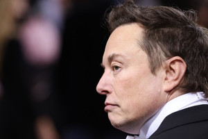 Wall Street Journal: Tỷ phú Elon Musk trao đổi thường xuyên với Nga