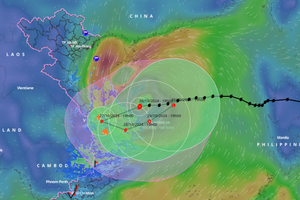 Bão Trà Mi sẽ đi vào đất liền các tỉnh miền Trung trước khi ngược ra biển
