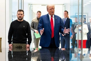 Ukraine tin ông Trump không giảm viện trợ, phá hủy cầu đường sắt ở Berdiansk