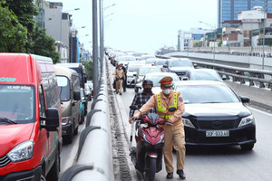 CSGT Hà Nội tập trung xử lý vị phạm tại các điểm đen ùn tắc