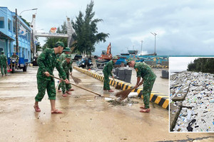 Rác thải bủa vây đảo Cồn Cỏ sau bão số 6: Huy động lực lượng dọn dẹp