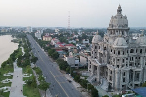 Chiêm ngưỡng ‘siêu lâu đài chọc trời’ gần 18.000m2 của đại gia xăng dầu Phú Thọ: Kiến trúc đậm nét châu Âu, đồ sộ giữa lòng thành phố