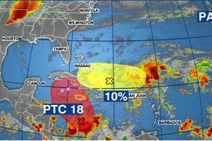 Bão Rafael “nuốt chửng” áp thấp, tăng cấp liên tục tiến vào biển Caribe