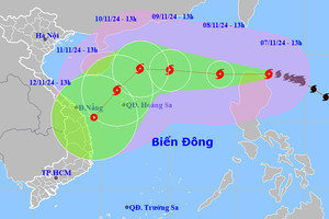 Bão Yinxing đạt mức cực đại, di chuyển 'lạ thường' tiến về Biển Đông